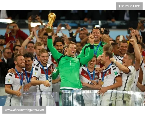 世界杯预选赛德国诺伊尔出击解围险情